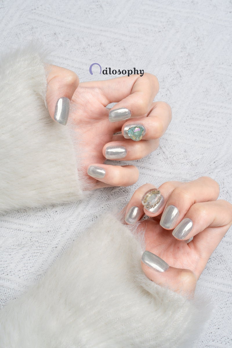 Nailosophy أظافر ضغط فاخرة مصنوعة يدويًا بعيون قط فضية مع جواهر قلب عتيقة | شكل مربع - Image 4